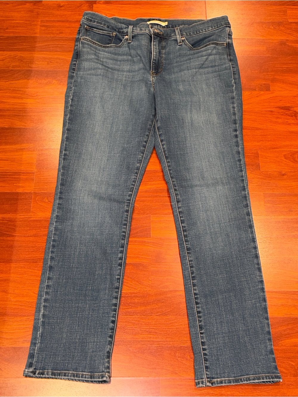 Levi's 314 Shaping Straight Jeans Medium Wash W33 L32